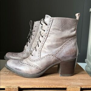 Leuie P Wingtip Taupe Gray Leather Ankle Boots Made in Italy Size 38 US 7.5-8